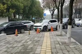 武汉确保加油站24小时营业，封城后私家车成出行主力军视频封面
