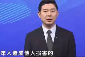 女童将球推向跑步机，导致男子摔伤，家长却避而不见丨法治进行时视频封面