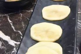 防止切土豆氧化变黑的小窍门，这样处理，放一天还跟刚切的一样