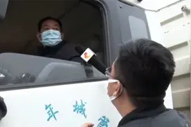 邯郸永年城管车辆无牌上路 交警无奈：查处督促过 就是没回应视频封面