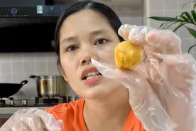 想做月饼没蛋黄，我来教你做熟蛋黄，48小时出油，纯天然无添加！视频封面