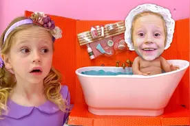 小女孩照顾小宝宝，她们一起在游乐园里玩耍，太有趣了