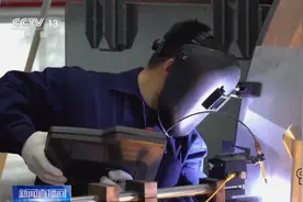 大国工匠！载人航天器焊接高级技师郑兴：巧手铸星船，匠心舞九天视频封面