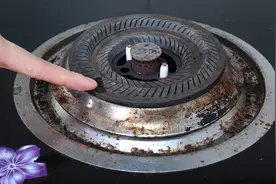 灶台不管有多脏，不用钢丝球来刷，简单一招，油渍污渍全除干净视频封面
