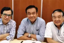 尔冬升大聊兄弟三人八卦：话痨秦沛暖男姜大卫视频封面