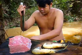 山里的牛肉嫩，切一块配龙虾炒，咬一口肉真鲜