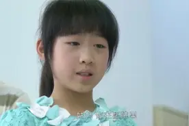 美丽重生：小花被嘲笑没妈妈，怎料家长会上，妈妈穿着军装出现视频封面