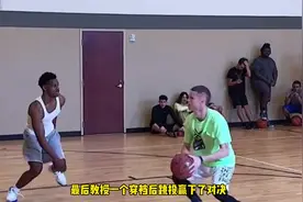 教授单挑大学球员，这稳到让人不敢相信的中投命中率令观众沸腾！