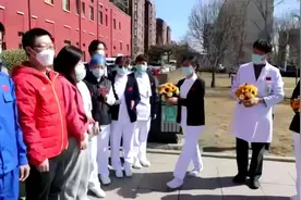 德尔康尼冬奥保障团队结束隔离，陆续凯旋视频封面