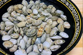 葱姜花蛤做法，从吐泥沙到开壳，鲜嫩好吃有诀窍，原汁原味