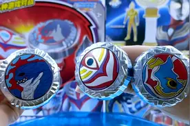 开箱试玩奥特曼陀螺豪华套装，奥特曼变身炫酷陀螺，对战发光！