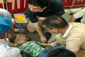 感人一幕！广州男孩地铁上突发抽搐心脏骤停，医生跪地抢救