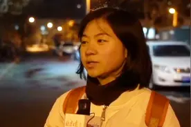 2020年4：00，他们已经走在去天安门广场看升旗的路上