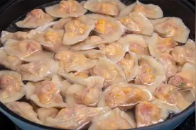 西红柿鸡蛋饺子馅怎么调馅好吃不流汁？做法窍门全教你，粉红鲜香