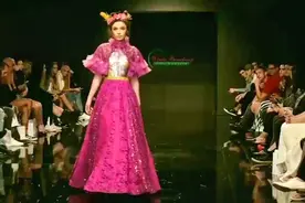 意大利时装秀美女模特薄纱裙轻装上阵，美若天仙视频封面
