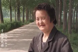 母爱：弱智妈妈接儿子放学，儿子见到却假装不认识，结局泪目视频封面