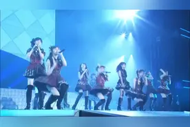 日本大型女子偶像组合AKB48音乐现场，被誉为宅男女神视频封面