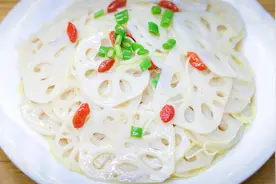 在家做藕片总是变色发黑，厨师长的简单做法，藕片洁白脆嫩不变色视频封面