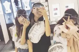 12岁李嫣晒和闺蜜合照坐姿豪迈，漂亮了很多，真是女大十八变视频封面