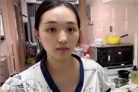 媳妇自己不会做饭，还非要买厨房用品，老公气的直训斥媳妇