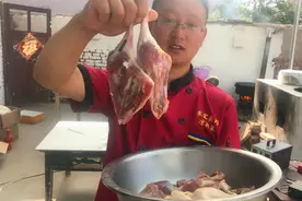 群友做卤菜第三十集，卤鸭腿，好吃不破皮，学会了，开店卖不用愁视频封面