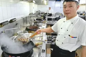 纯素菜“烧口蘑”不放大油没有肉，怎么做才能激发口蘑浓郁的香味视频封面