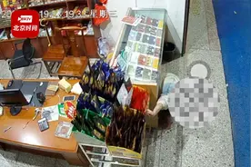 男孩偷槟榔被老板抓住报警 老板：如果纵容还会有下次视频封面