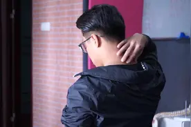 1个简单的动作，消除上颈后堆堆肉，疏通经络，保护颈椎健康