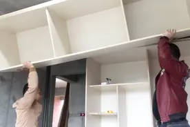 房间衣柜顶部是如何做的，师傅现场带您看看，长见识了视频封面