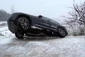 夫妻开车手脚乱，雪天大叫怎么办！视频封面