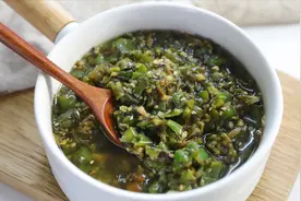 家常辣椒酱的做法，鲜辣且回味无穷，拌面拌饭都好吃，值得收藏