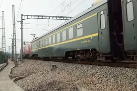 京九铁路  郑州站开往深圳东站Z147次列车晚点25分钟到达赣州站