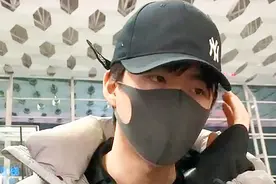 刘宇宁像朋友一样跟粉丝聊天，畅谈嗓子手术，粉丝叮嘱记得保平安