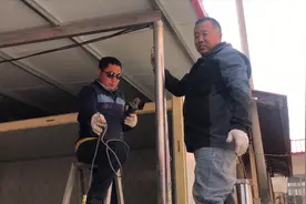 老板忽悠大叔花40000元建冷库，猜猜老板净赚多少？暴利呀！视频封面