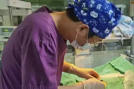 真香妃？新生儿全身散发甜甜香味，洗都洗不掉！医生：罕见遗传病视频封面