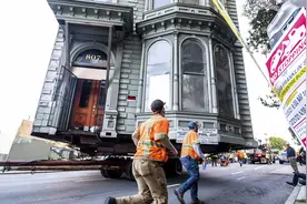 美国旧金山一栋139年房屋整体搬迁 花258万搬家费视频封面