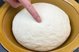 今天才知道，发面不要只加酵母和白糖了，教你一招，10分钟发满盆