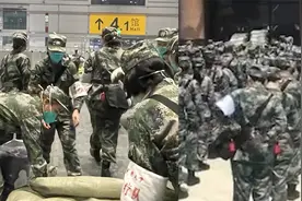 守“沪”者来了！解放军整齐列队进驻上海方舱 参与医疗支援视频封面