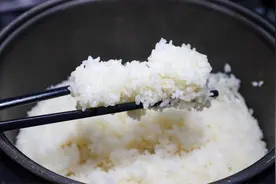 米饭煮的好吃有诀窍，加这2样，米饭颗粒分明，香甜软糯！视频封面