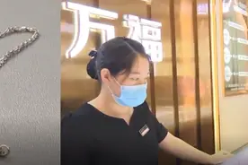 长沙一女子投诉在张万福买的彩银项链褪色，涉事珠宝店回应亮了视频封面