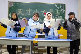 学渣当老师2：学渣当监考老师，提出的要求惊呆学生，结局真有趣视频封面