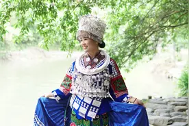 阿渔妹穿上10万一套的苗族衣服，秒变小仙女，大家觉得我长得像谁视频封面