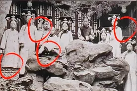 黑白照片中到底隐藏着什么吓人的东西？视频封面