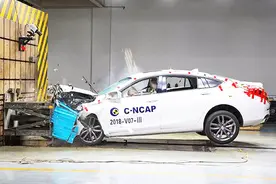 看完一汽红旗H5的碰撞测试，敢问你还小看国产车么视频封面