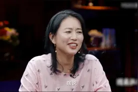 周轶君回应与丈夫相识传闻，“版本太多我都记不清了”视频封面