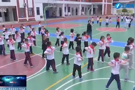 揪心！7岁小女孩练舞压腿竟导致骨折，医生：运动需适度视频封面