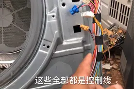 家用滚筒洗衣机那么重，花50块收一台，拆废品能赚多少？视频封面