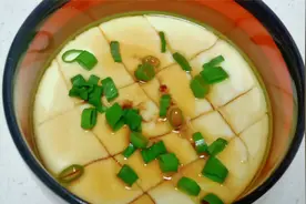 早起蒸碗鸡蛋羹，嫩滑爽口无蜂窝，老人孩子都爱吃，做法很简单