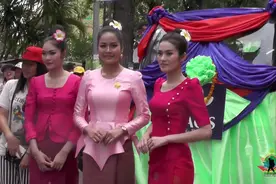 老挝街头出现大批美女，这是咋回事？拍于老挝首都万象视频封面