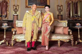 泰国王室的一夫多妻制，带20名妃子游玩不带王后，王后拉响警报视频封面